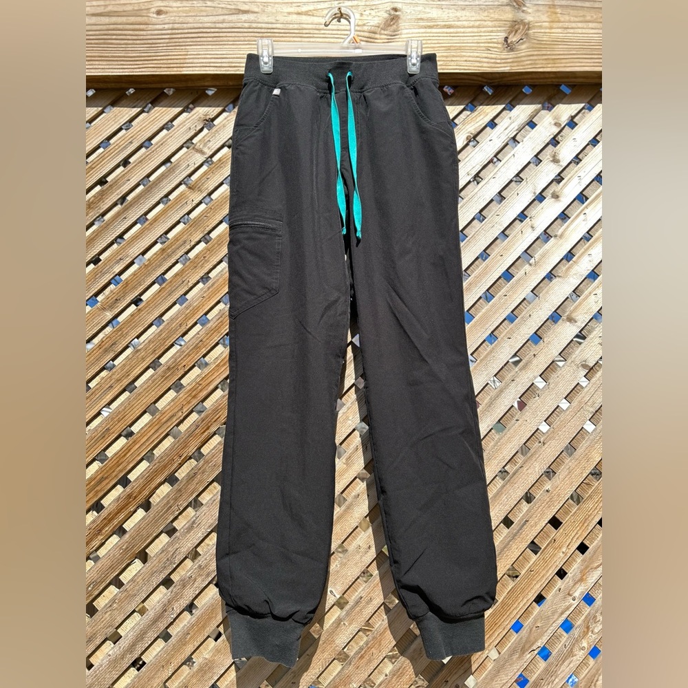 Figs Black Cuffed Scrub pants with Zipper Pocket. Size XS.